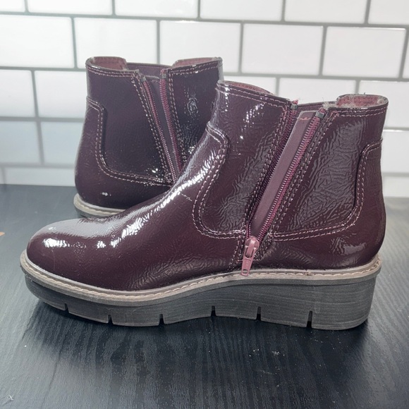 Clarks Shiny Maroon Ankle Booties - Picture 3 of 5